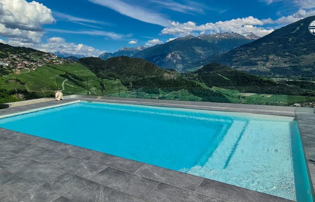 Plaisance Pool Junior with Central Lounge Area